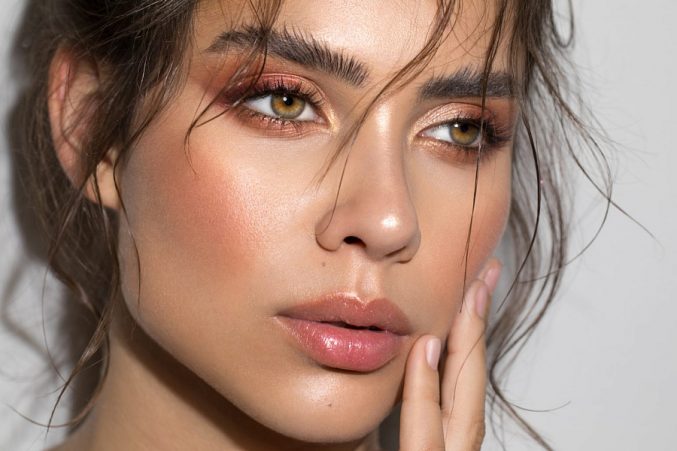 Хайлайтер, иллюминатор, шиммер: выясняем, в чем разница