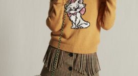 Знаменитые коты из мультфильмов на свитерах Miu Miu
