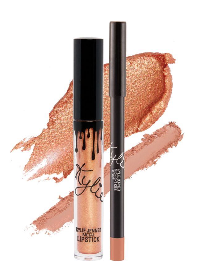 Кайли Дженнер выпустила мини-коллекцию металлических блесков для губ