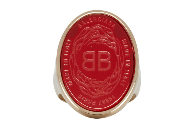 Balenciaga представил кольца-печатки