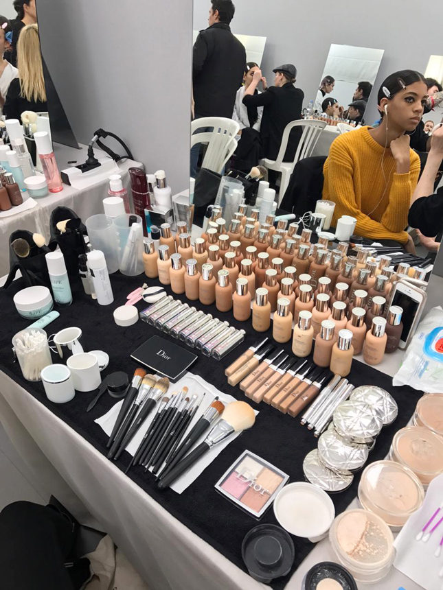 Средства для макияжа на показе Диор 2019