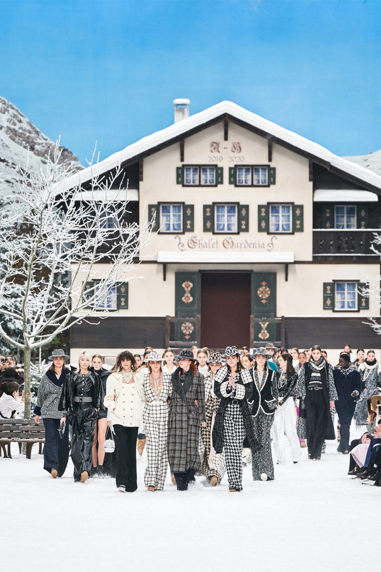 показ Chanel Fall-Winter 2019