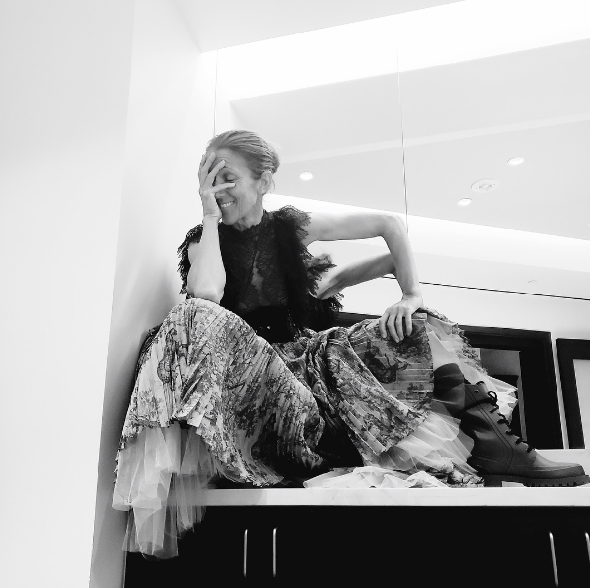 Селин Дион в платье Dior, чб фотография