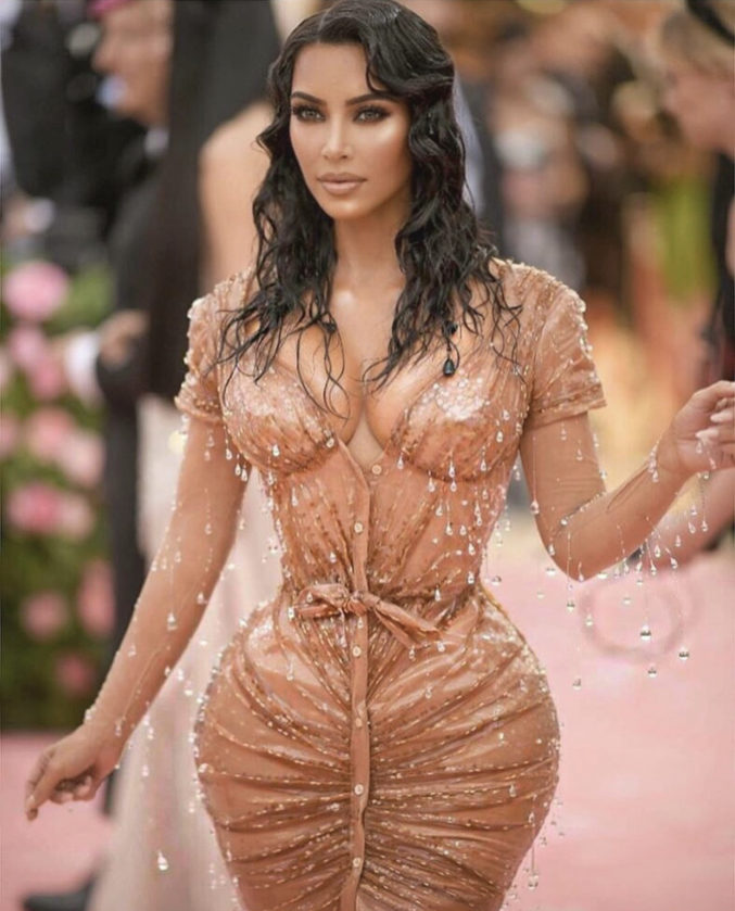 Ким Кардашьян на Met Gala 2019: “мокрое” платье от  Thierry Mugler