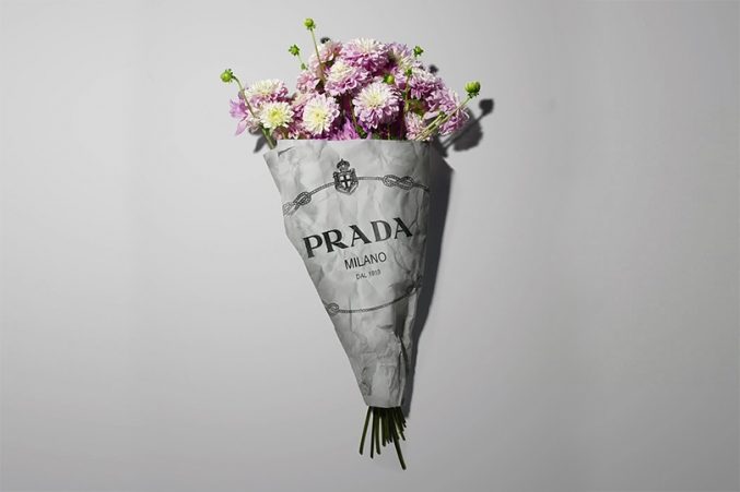 Яркие акцентные тени на показе Prada Resort 2020