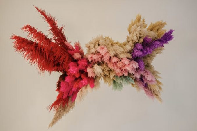 Оранжевые тени и мокрые волосы на показе Versace SS20