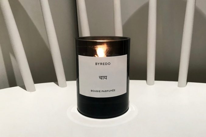Чайная свеча Byredo: дух Нового года в маленьком стеклянном стакане