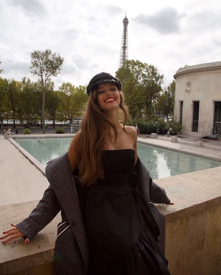 Александра Кучеренко в образе француженки, парижская фотосессия