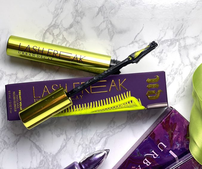 Тушь Urban Decay LASH FREAK с инновационной щеточкой
