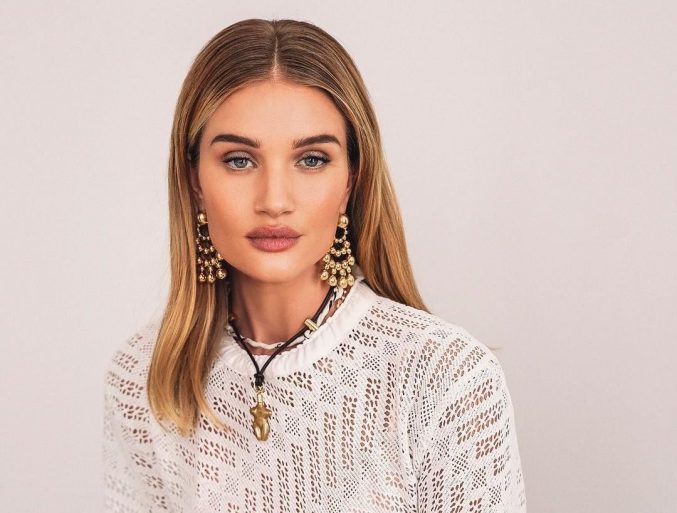 5 любимых помад Роузи Хантингтон-Уайтли и 1 бальзам бонусом