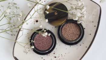 Тени Victoria Beckham Beauty Lid Lustre в оттенках Tea Rose и Honey — отзыв и свотчи