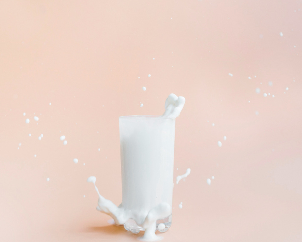 Молоко и акне: есть ли связь