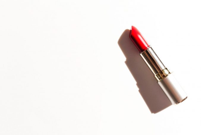 День святого Валентина: как правильно носить красную помаду — советы профессионалов