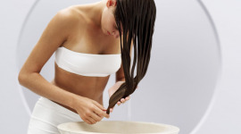 Ежедневное мытье шампунем приводит к выпадению волос?